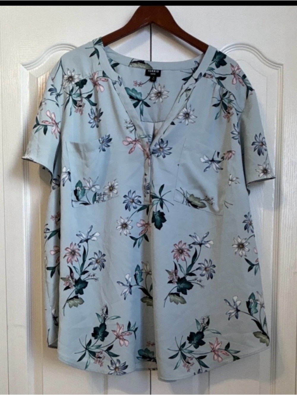 torrid Light Blue Floral V-Neck Short Sleeve Blouse